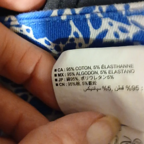 Old Navy Blue Floral Chino Bermuda Shorts - Women’s Size 2 Regular - Picture 11 of 12